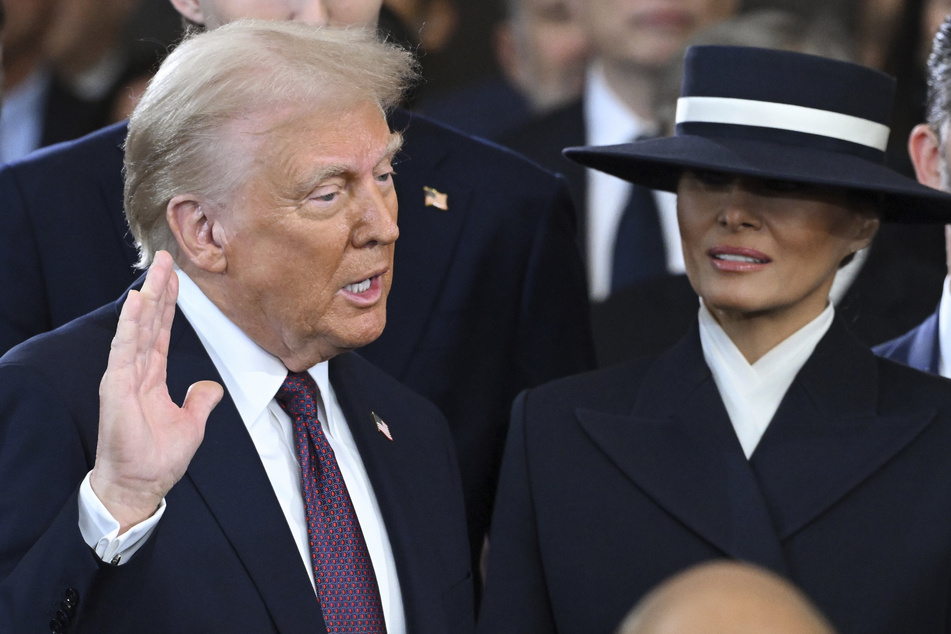 Melania Trump (54) stand ihrem Ehemann, Donald Trump (78), im gewagten Outfit zur Seite.