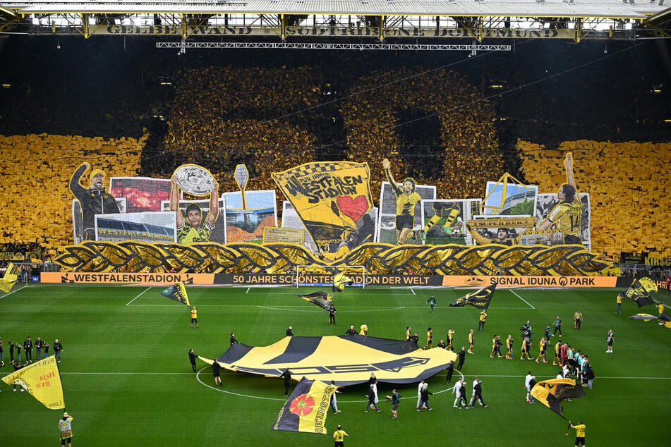 Die glorreichsten Momente der BVB-Geschichte im Westfalenstadion hielt die Südtribüne in einem Bild fest.