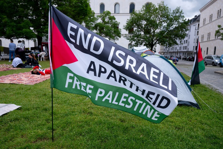 Über den Sommer hatte sich vor der Münchner Ludwig-Maximilian-Universität ein Pro-Palästina-Protestcamp gebildet.