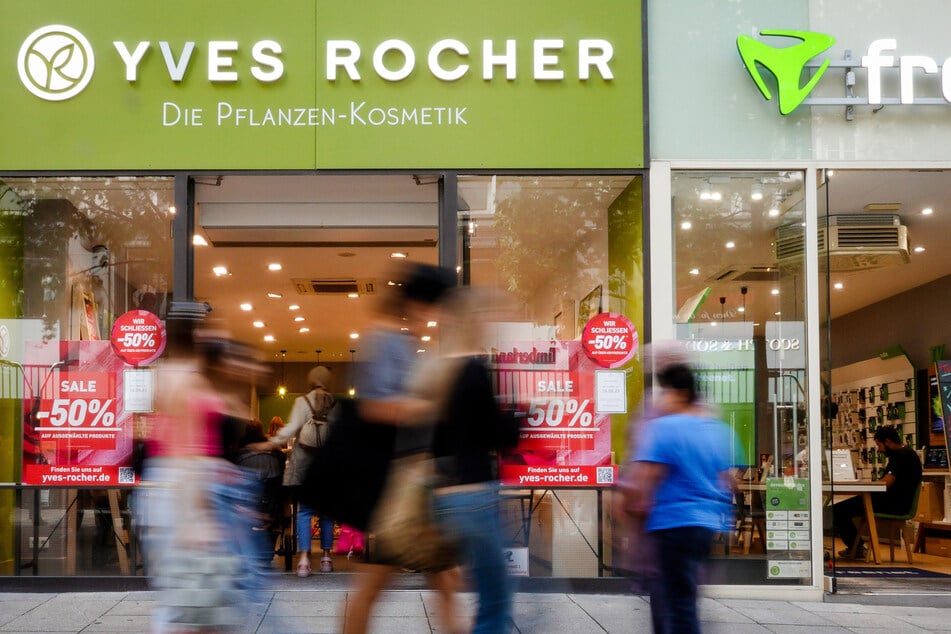 Nun verschwindet ein weiterer bekannter Name aus den Fußgängerzonen: Die Produkte von "Yves Rocher" können in Zukunft in Deutschland nur noch im Internet gekauft werden.