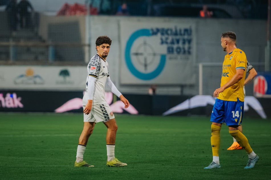 Ben Bobzien (23, l.) war bei der 0:2-Pleite in Teplice einer der wenigen Dynamo-Lichtblicke.