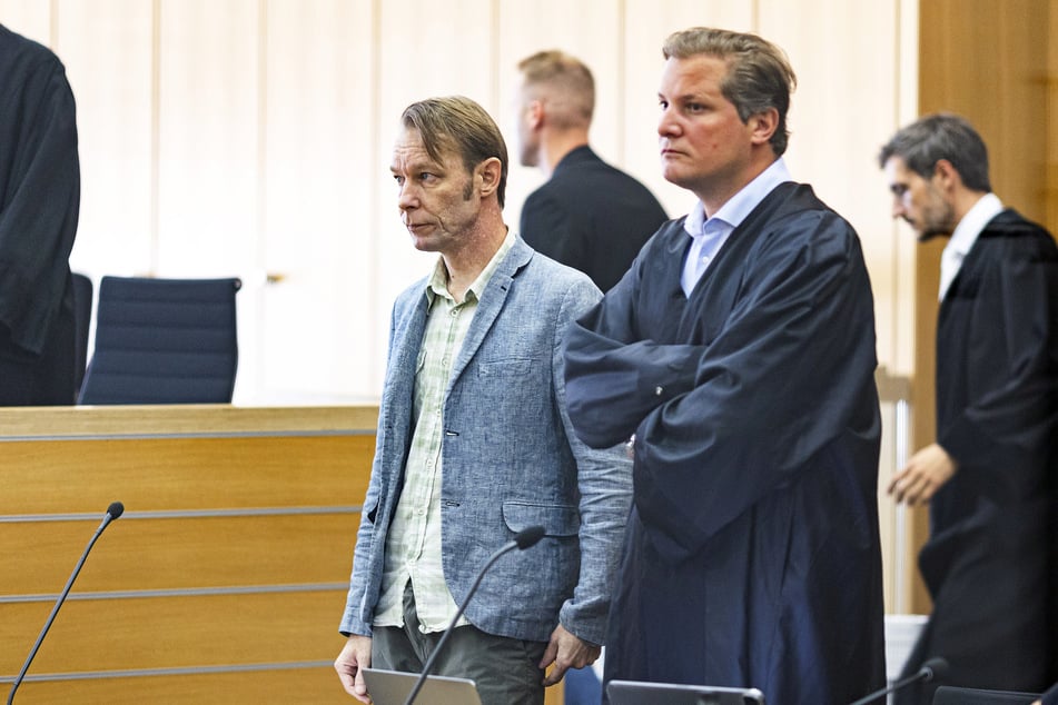 Laut seinem Anwalt Dr. Friedrich Fülscher (r.) will sich Christian Brückner auf Sylt niederlassen. (Archivbild)