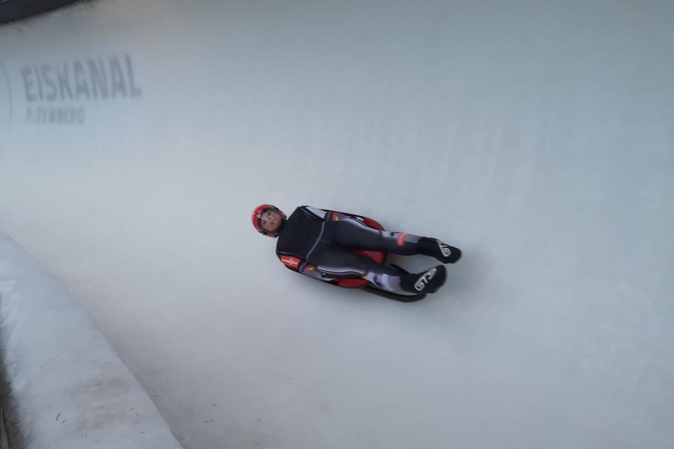 Im Eiskanal erreicht die Chemnitzerin Geschwindigkeiten von 100 bis 120 Kilometern pro Stunde.