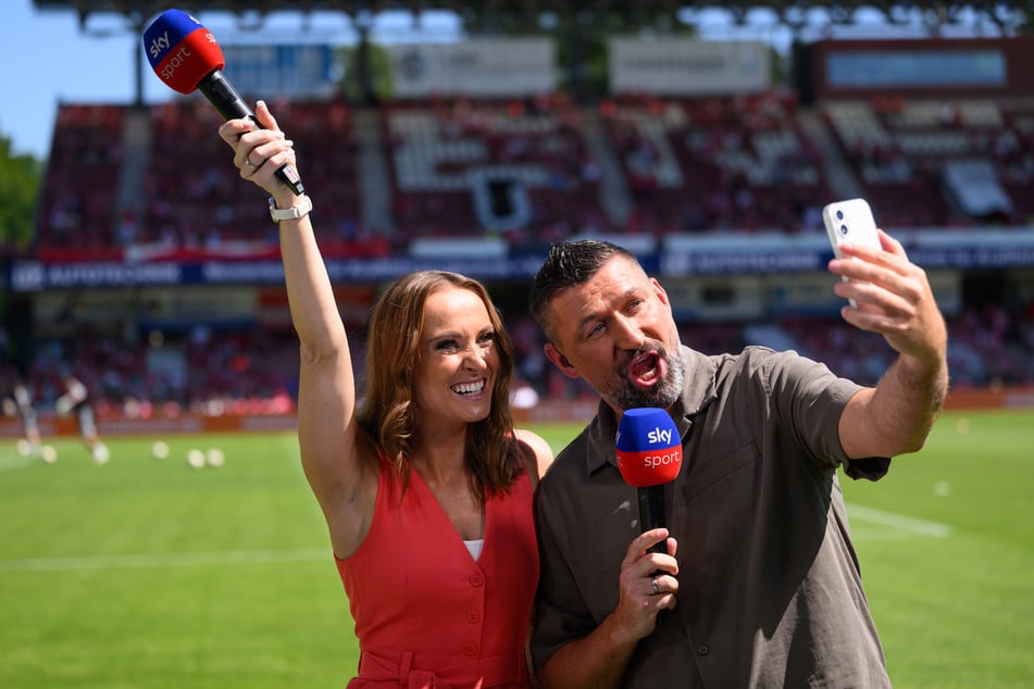 Beste Laune beim Sky-Duo nNle Ocik und Torsten Mattuschka vor dem Spiel.