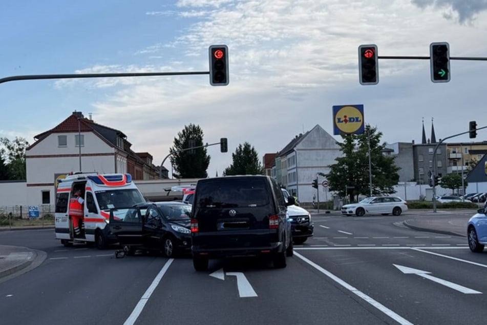 Während des Einsatzes kam es im Bereich der Kreuzung zu Einschränkungen des Verkehrs.