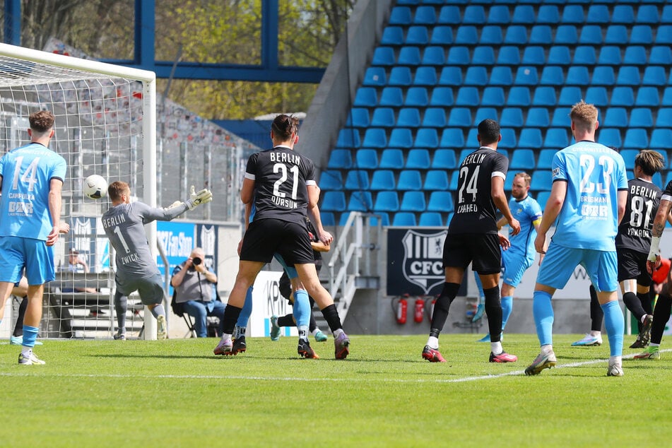 CFC-Kapitän Tobias Müller traf gegen Torwart Luis Zwick gleich zweimal.