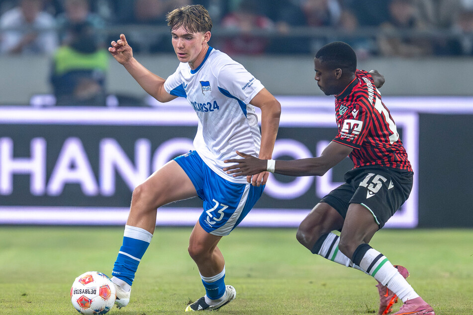 Eichhorn (l.) strahlt eine unglaubliche Ruhe am Ball aus.