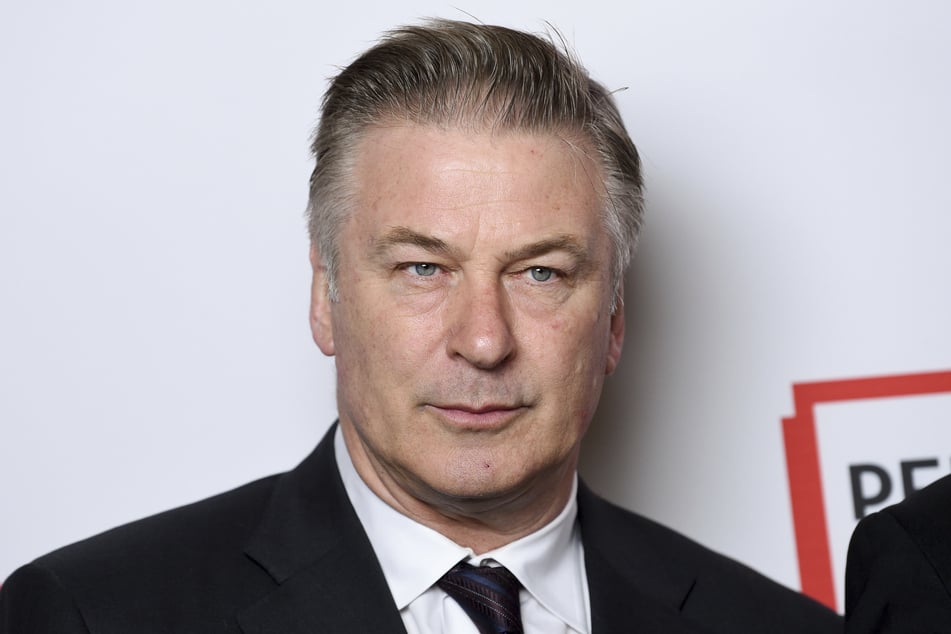 Alec Baldwin (65) weist jegliche Schuld an dem tödlichen Unglück von sich.