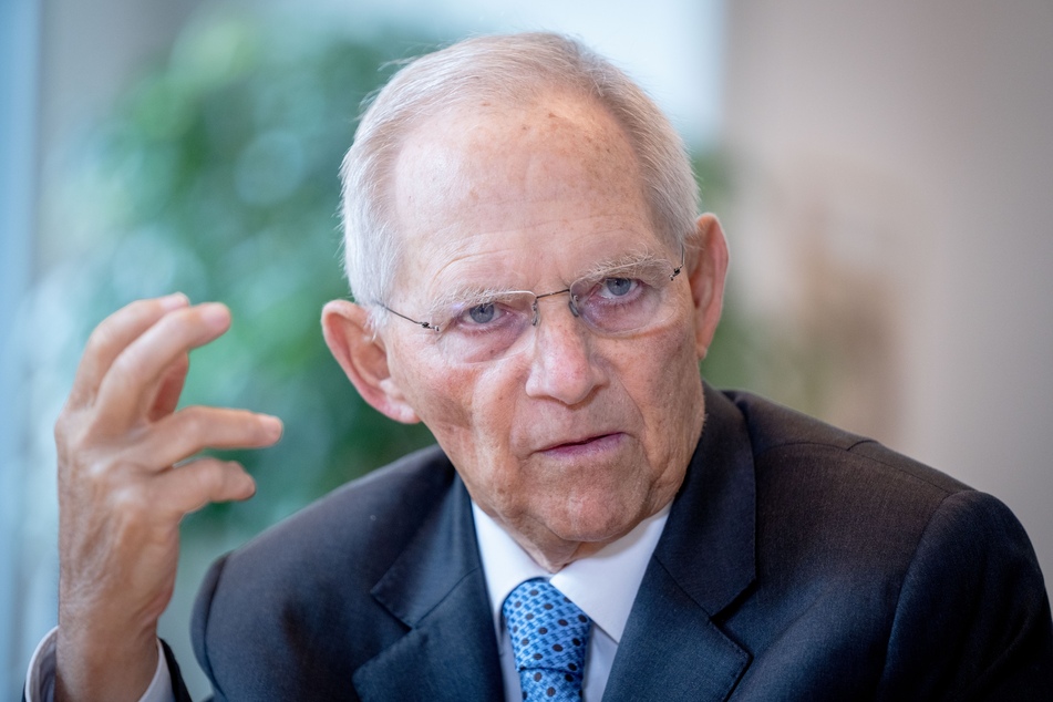 Wolfgang Schäuble (79, CDU) ging mit den Punks ins Gespräch.