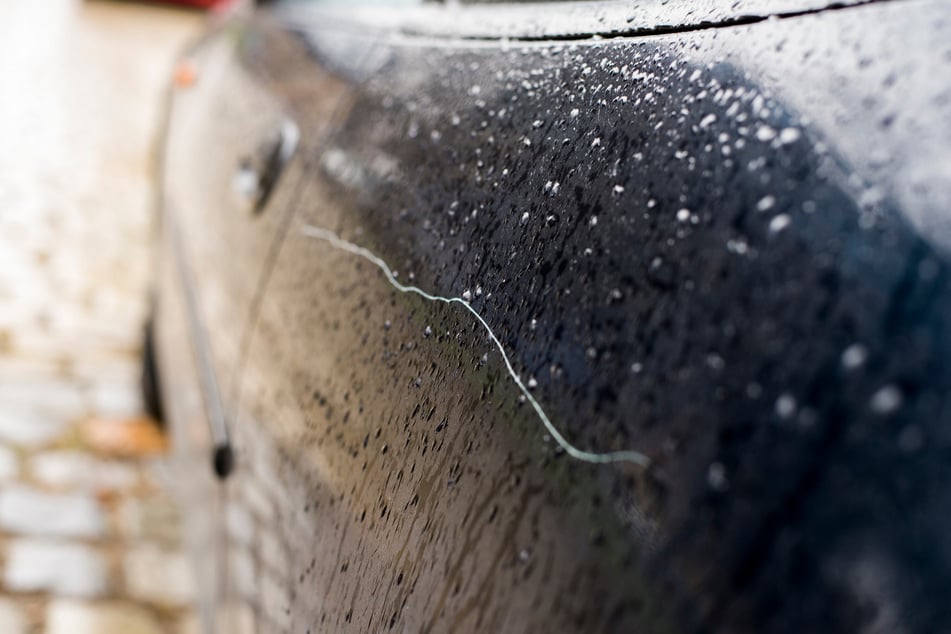 Unbekannte zerkratzten in Chemnitz mehrere Autos. (Symbolbild)