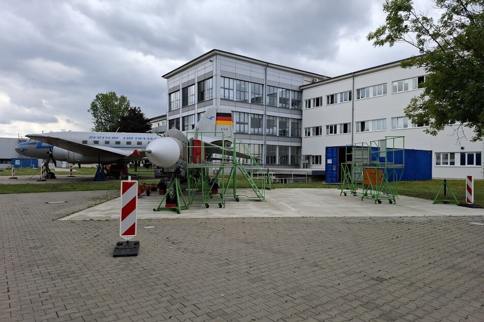 Hier soll die MiG-21 in guter Gesellschaft nach ihrer Neulackierung wieder stehen.
