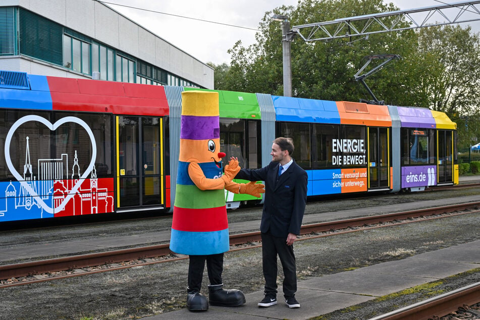 Tram-Fahrer Florian Schwind durfte die ersten Runden mit der neu gestalteten Bahn drehen.