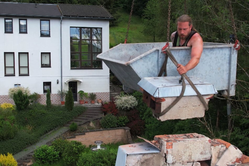 Es gibt Sendungen, die man sich im Fernsehen gern anschaut und welche, bei denen man den Sinn hinterfragt. "Traumhaus oder Luftschloss? Normal wohnen kann jeder" gehört zur letzteren Kategorie.