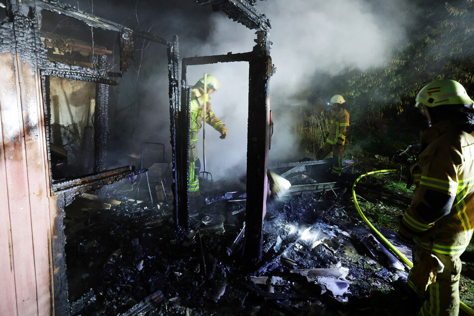 30.000 Euro Schaden nach Brandstiftung: Mehrere Gartenlauben abgefackelt