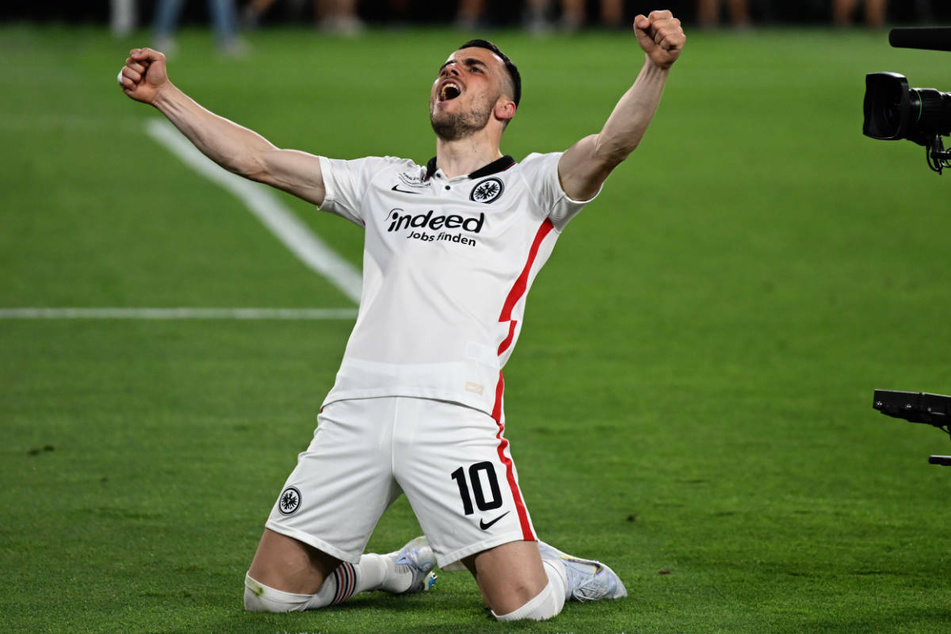 Dass Filip Kostic (29) auch in der kommenden Saison so für die Eintracht jubeln wird, wird immer unwahrscheinlicher.