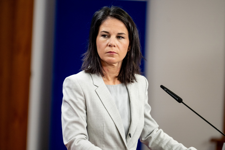 Außenministerin Annalena Baerbock (43, Bündnis 90/Die Grünen) hat angesichts des humanitären Leids der Zivilbevölkerung von der israelischen Regierung eine Feuerpause gefordert.
