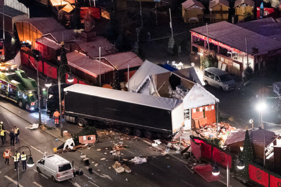Am 19. Dezember 2016 raste der Tunesier Anis Amri (†24) mit einem LKW auf den Weihnachtsmarkt an der Gedächtniskirche und tötete 12 Menschen. Ein Untersuchungsausschuss des Bundestages untersucht den Fall noch immer. (Archivfoto)