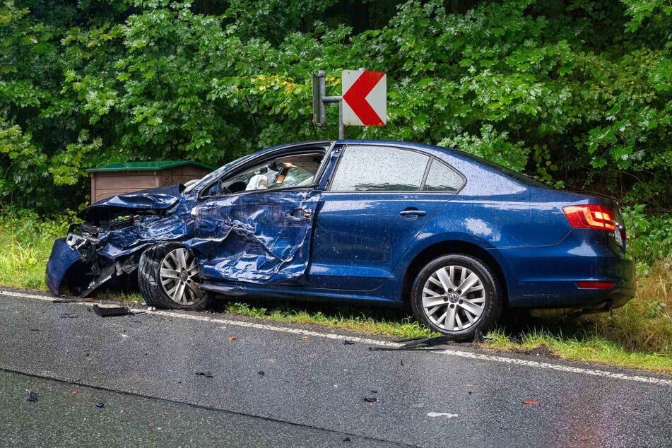Beide Fahrzeuge wurden beim Crash beschädigt.