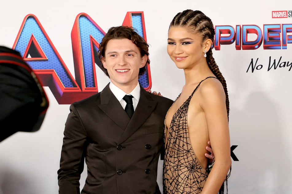 Tom Holland (l.) has revealed that he and Zendaya have gotten their hands on an "excellent" early script for Spider-Man 4!