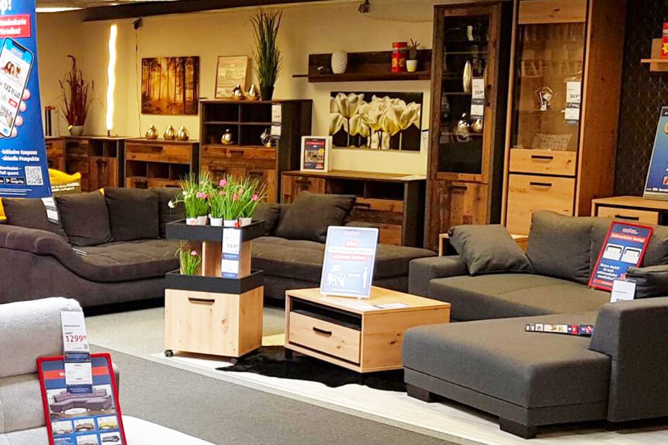Bei ROLLER spart Ihr am Sonntag (7.4.) bis zu 500 Euro beim Kauf von Sofas, Couchtischen und mehr.