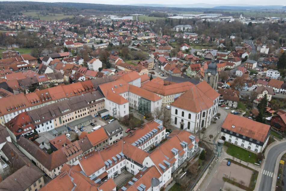 Blick auf Hildburghausen. Die Stadt ist samt Landkreis mit am stärksten von der Corona-Pandemie betroffen.