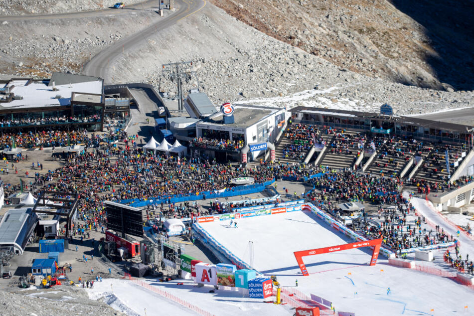 Am Samstag findet der Saisonauftakt der alpinen Skirennfahrer in Sölden statt. (Archiv)