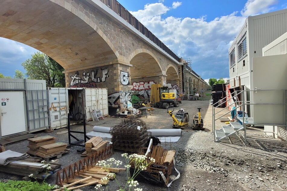 An der ehemaligen Bahnbrücke über die Eisenbahnstraße laufen aktuell noch die Arbeiten.