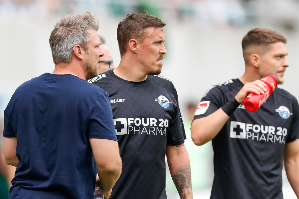 Der Miene von Max Kruse (2.v.l.) ist zu entnehmen, dass der SC Paderborn einen gebrauchten Tag gegen Greuther Fürth erwischte.