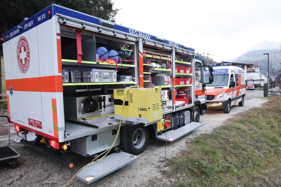 Rettungskräfte vom Weißen Kreuz sind in Innichen ebenfalls im Einsatz.