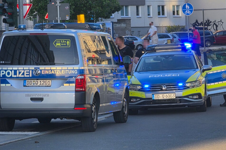 Chemnitz: Frau geschlagen, Fahrgast gebissen! Aggro-Mann rastet in Chemnitzer Straßenbahn aus