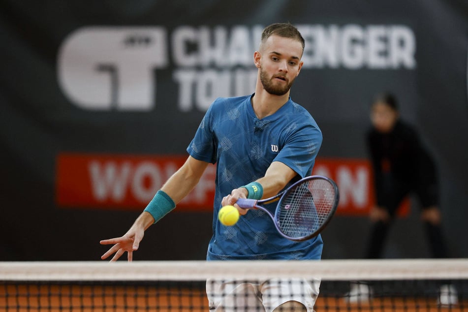 Der deutsche Tennisspieler Mats Rosenkranz (26) wurde in Griechenland aufgrund einer Dusche disqualifiziert.