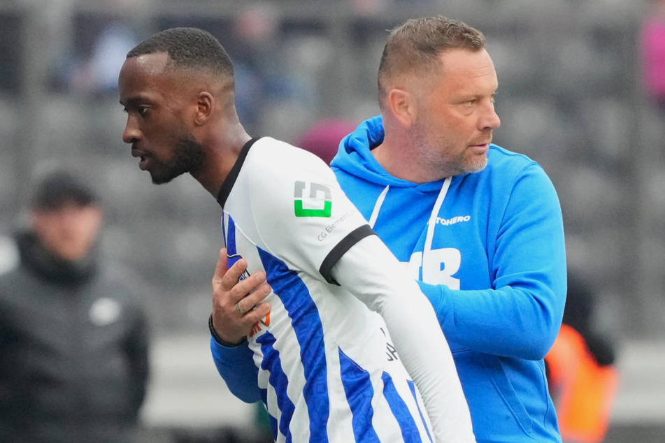 Auch bei Hertha BSC verließ Dodi Lukebakio (26, l.) das eine oder andere Mal bei einer Auswechslung durch Coach Pal Dardai (48) frustriert das Feld.