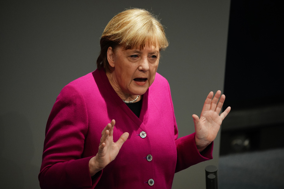 Bundeskanzlerin Angela Merkel (60, CDU).