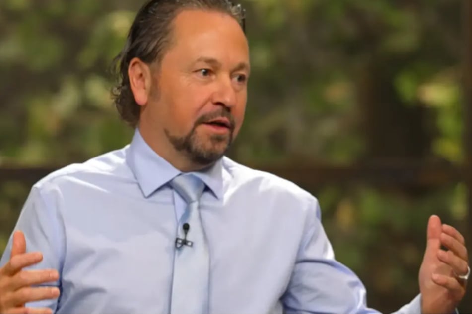 Antiquitätenhändler Wolfgang Pauritsch (53) ist nicht bereit, mehr als 400 Euro für das Objekt auszugeben.