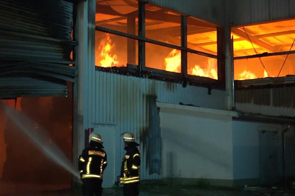Am Mittwochabend ist ein Feuer in einer Lagerhalle ausgebrochen.