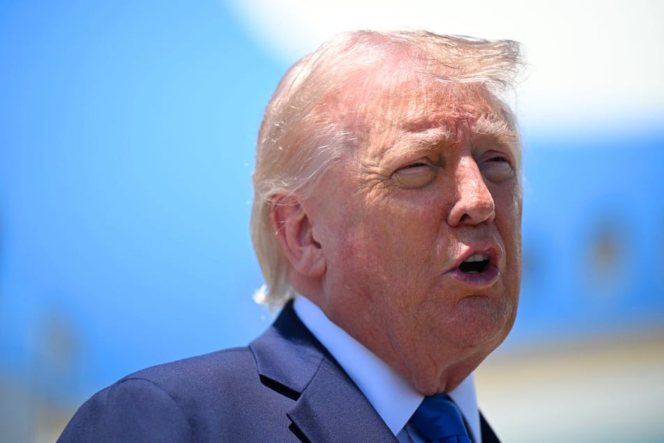 Trump loses it over questions about dinner shooter's manifesto: "I'm not a pedophile!"