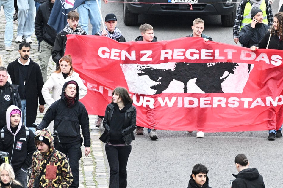 Die "Gen Z regelt"-Demonstration in Frankfurt hat am Samstagnachmittag unweit der Europäischen Zentralbank begonnen.