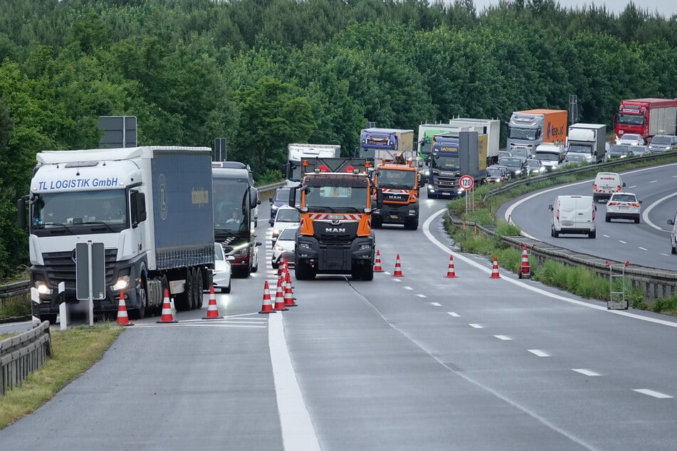Infolge des Unfalls bildete sich ein längerer Stau..