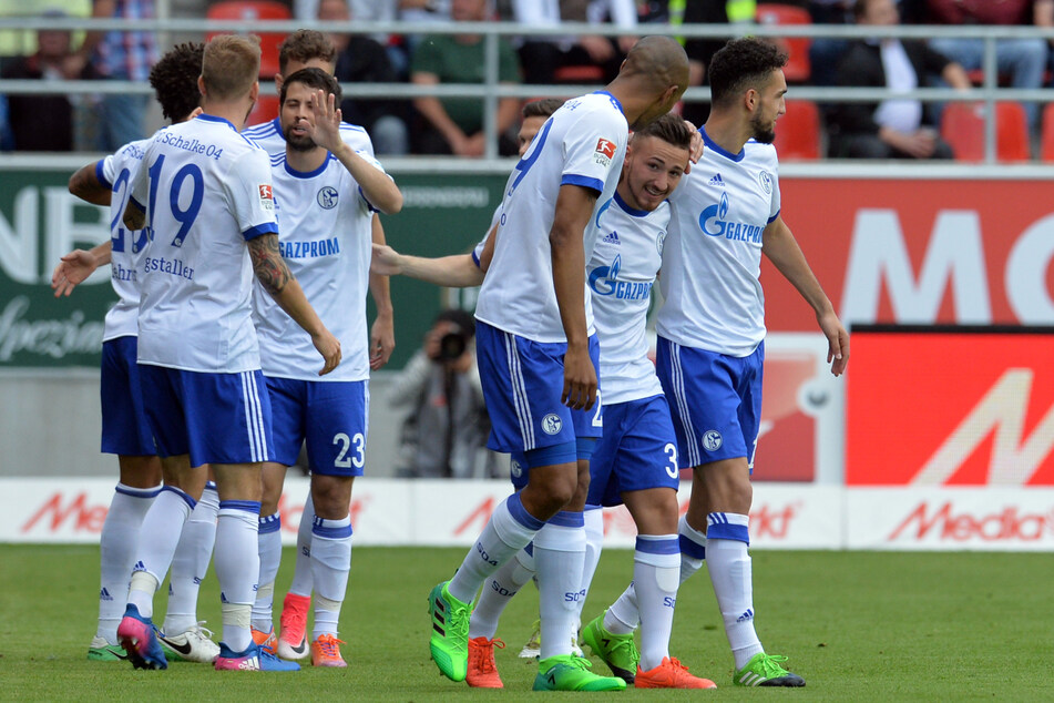 Am 34. Spieltag der Saison 2016/17 feiert Avdijaj sein Tor gegen den FC Ingolstadt.