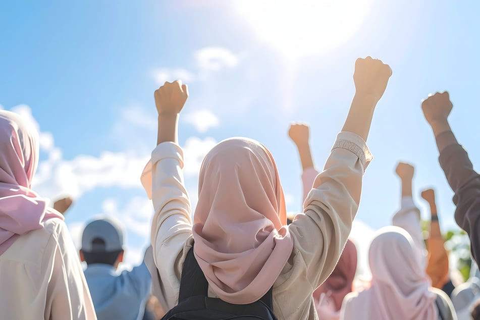 Die Vereinigungen richten sich insbesondere an junge Muslime. (Symbolbild)