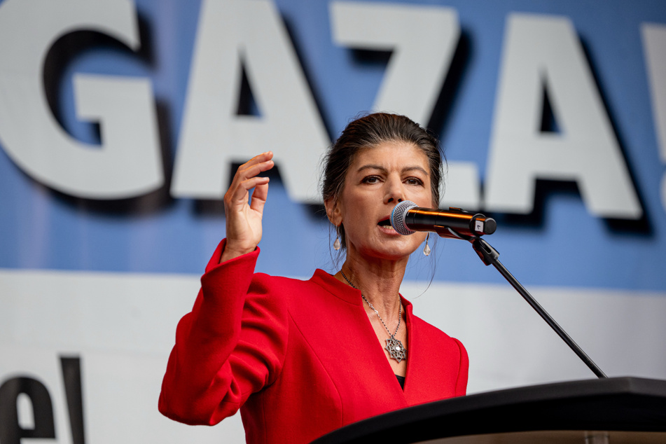 Sahra Wagenknecht (56, BSW) spricht zum Publikum.