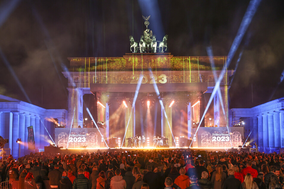 Vor dem Brandenburger Tor findet die ZDF-Silvester-Show statt.