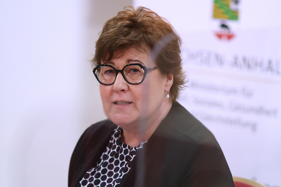 Sachsen-Anhalts Gesundheitsministerin Petra Grimm-Benne (60, SPD) erklärte am Freitag, dass weiterhin an der Selbstisolierung Corona-Infizierter festgehalten werden soll.