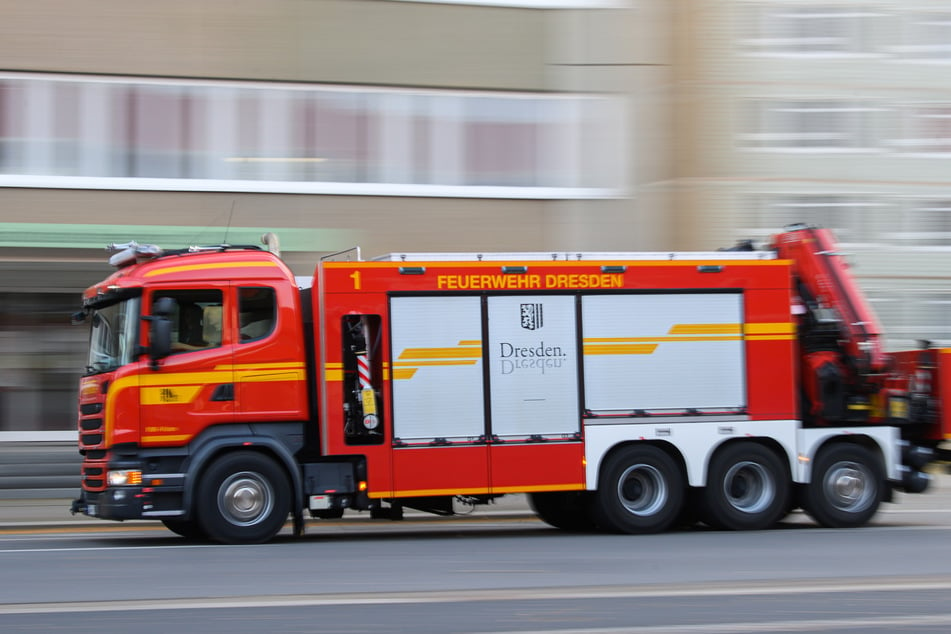 In der Nacht von Samstag auf Sonntag eilte die Dresdner Feuerwehr einem eingesperrten Party-Gast in der Neustadt zu Hilfe. (Symbolbild)