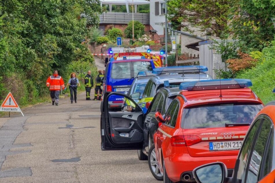 Die Einsatzkräfte der Polizei, der Feuerwehr und des Rettungsdienstes rückten mit einem Großaufgebot an.