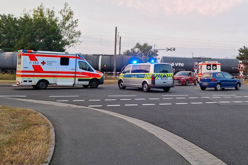 Ein 29-Jähriger starb am Samstag an diesem Bahnübergang in Bitterfeld-Wolfen.