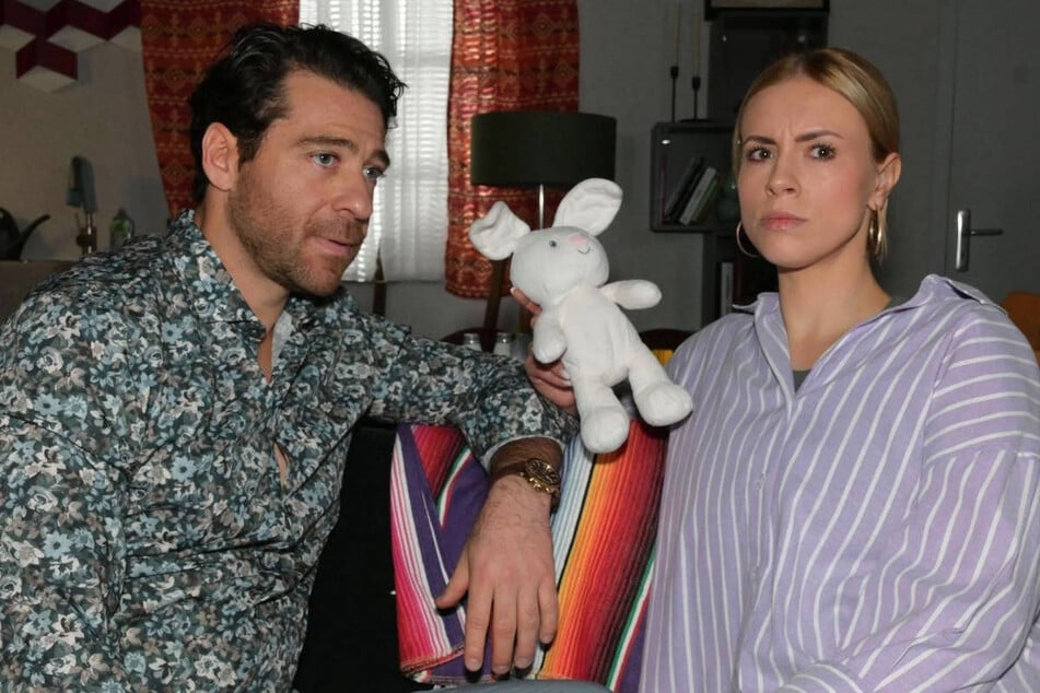 Zoe und Carlos müssen einen herben Rückschlag verdauen.