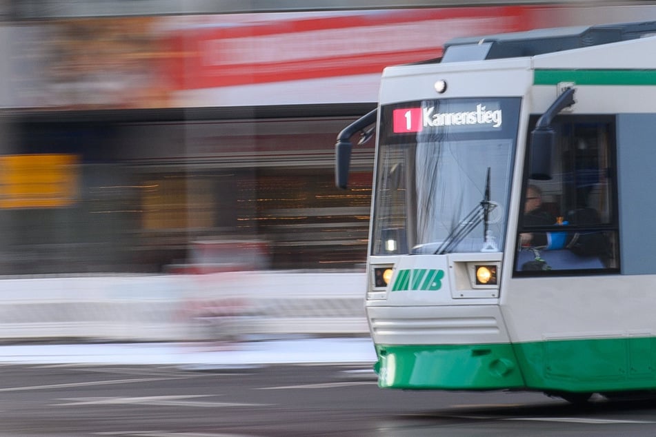 Die Straßenbahnlinien 1 und 9 der Magdeburger Verkehrsbetriebe müssen am Sonntag eine Umleitung fahren. (Archivbild)