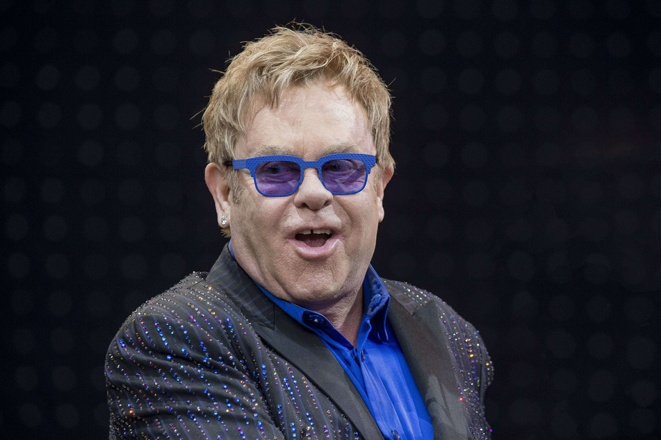 Auch mit 76 Jahren hat Elton John auf der Bühne immer noch sichtlich Spaß.