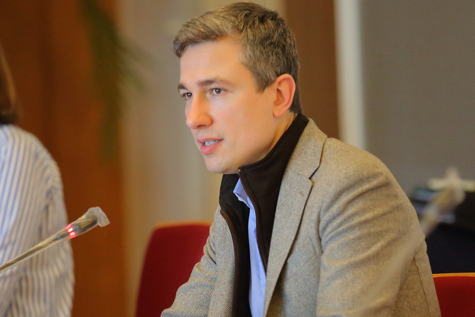 Baubürgermeister Stephan Kühn (41, Grüne) hat die neuen Fördergebiete in Dresden vorgestellt.